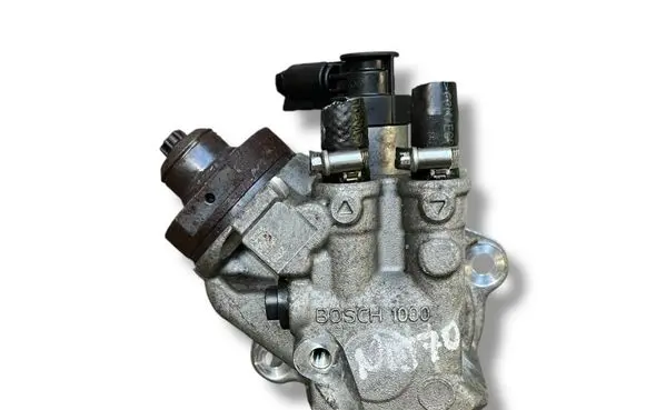 BMW 5 F10 F11 Fuel injection high pressure pump 0445010517 7810696