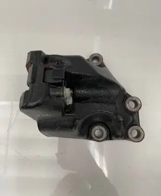 Gearbox mounting bracket