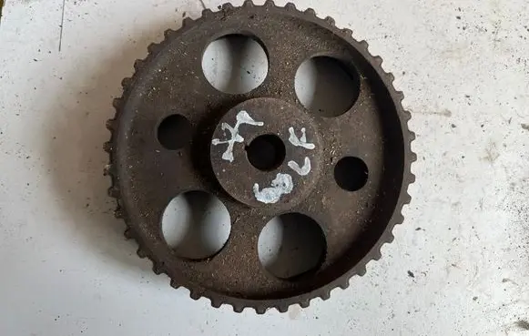 Volkswagen Golf II Fuel pump gear (pulley) 068130111B