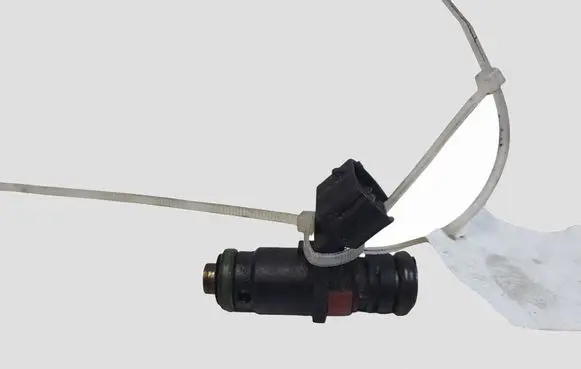 Volkswagen Polo V 6R Fuel injector 03E906031C