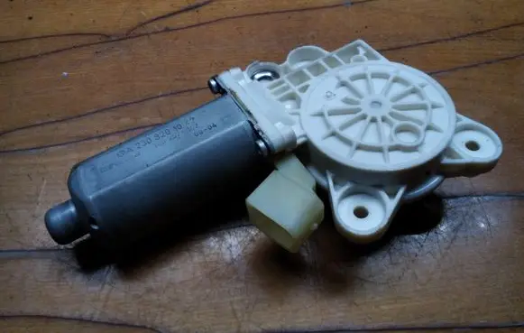 Mercedes-Benz CLK A209 C209 Front door window regulator motor A2308201042 0130821921