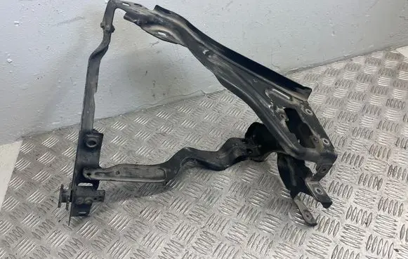Mercedes-Benz C W204 Headlight/headlamp mounting bracket A2046201091