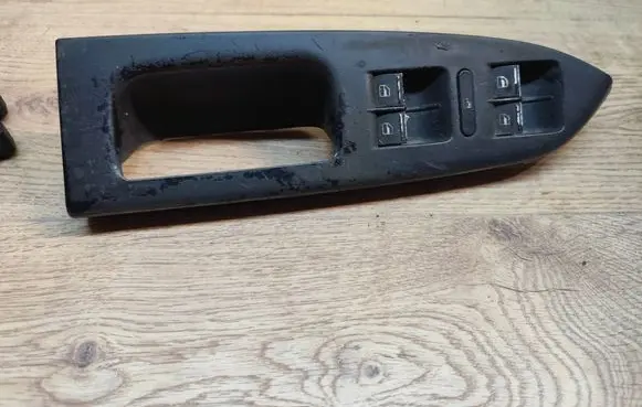 Volkswagen PASSAT B6 Electric window control switch 1T1867371F