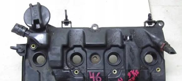 Nissan Juke I F15 Rocker cam cover 