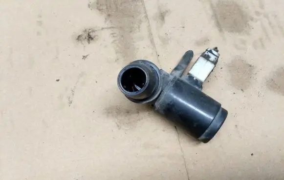 Nissan Primera Windscreen/windshield washer pump