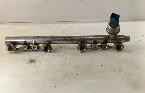 Fuel main line pipe