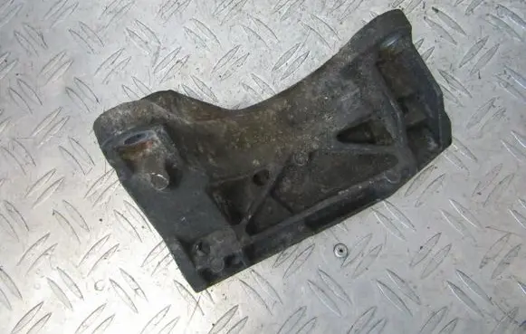 Audi A6 S6 C4 4A Engine mounting bracket 4a0199354