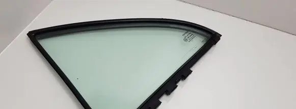Toyota Avensis T250 Rear vent window glass 6818905030