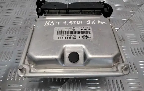 Skoda Octavia Mk1 (1U) Engine control unit/module 0281010704 038906019ER