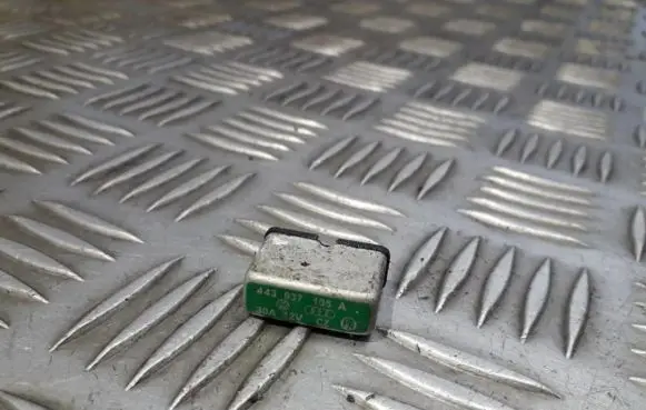 Volkswagen Golf IV Other relay 443937105a