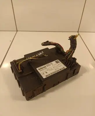 Nissan Pathfinder R51 Comfort/convenience module 284B2EB300 5WK48935 DB01752