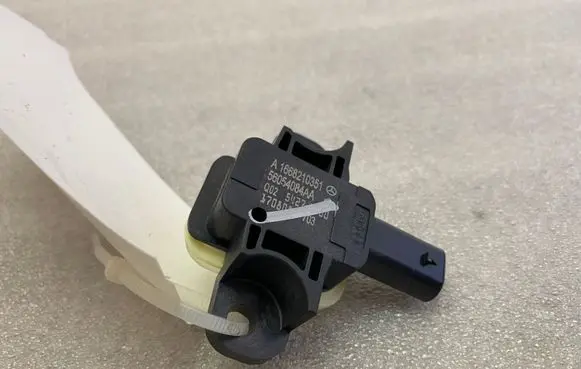 Mercedes-Benz GLE AMG (W166 - C292) Airbag deployment crash/impact sensor A1668210351