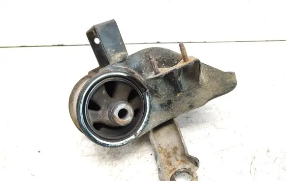 Mazda 626 Engine mounting bracket