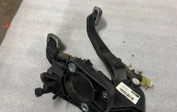 Mercedes-Benz A W169 Pedal assembly a1692900901