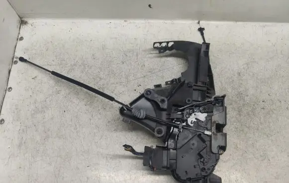 Volvo V50 Front door lock