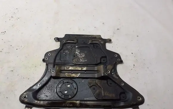 BMW 5 G30 G31 G38 Engine splash shield/under tray 6887547
