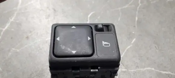 Nissan Note (E11) Wing mirror switch