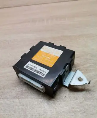 Toyota Corolla Verso AR10 Alarm control unit/module 081900F810