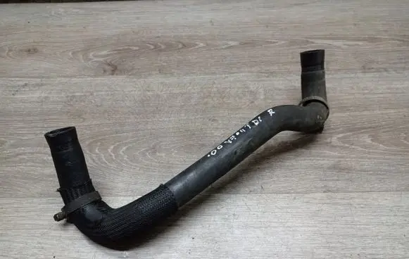 Volvo V70 Engine coolant pipe/hose