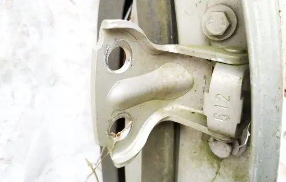 Volvo S40, V40 Rear door lower hinge