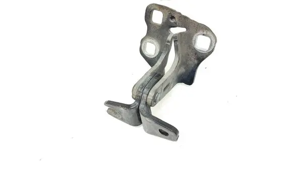 Tesla Model 3 Front door lower hinge A046571