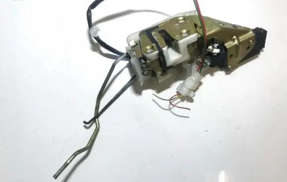 Mazda 323 F Front door lock