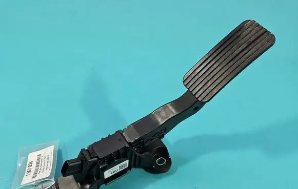 Hyundai Elantra VII Accelerator throttle pedal 32700XXXXX IMPRK1567053