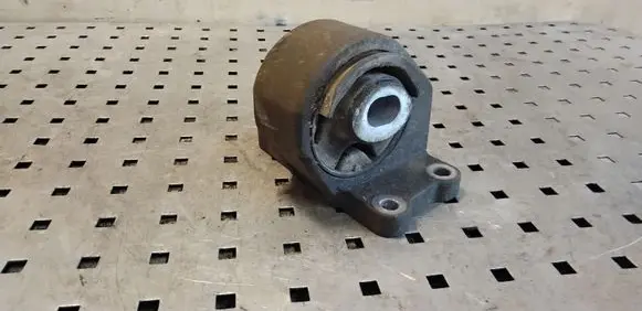 Land Rover Discovery 3 - LR3 Gearbox mount
