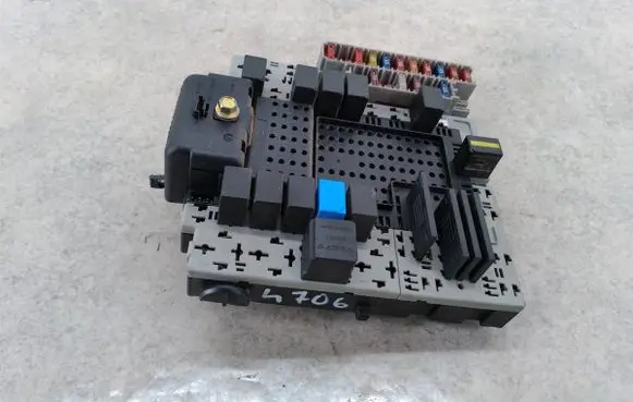 Volvo V70 Fuse box set 08696040