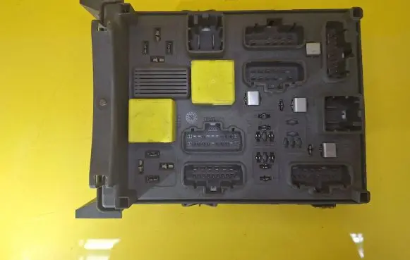 Renault Laguna II Fuse module 8200004201E