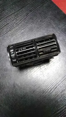 BMW 5 E34 Dash center air vent grill 1375561