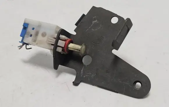 BMW X5 E53 Clutch pedal sensor 8381612