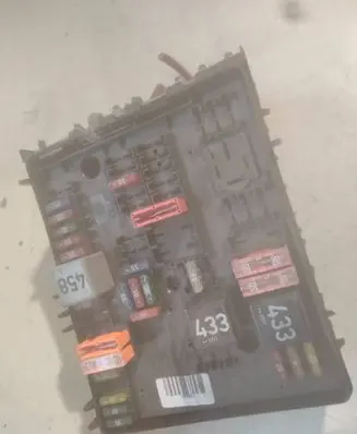 Volkswagen PASSAT B6 Fuse box set 1K0937124H