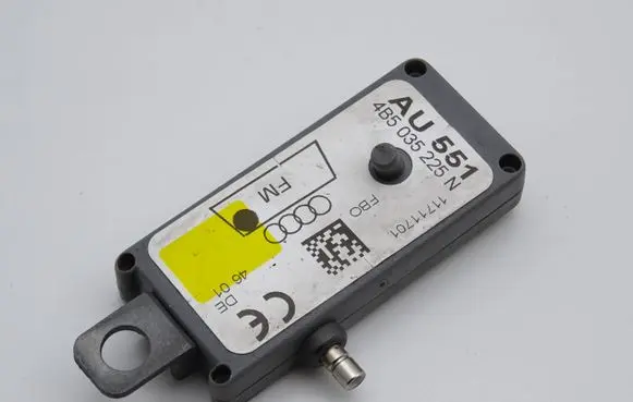 Audi A6 S6 C5 4B Aerial antenna amplifier 4B5035225N