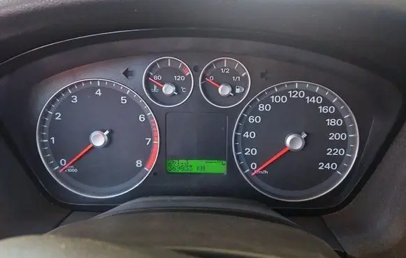 Speedometer (instrument cluster)