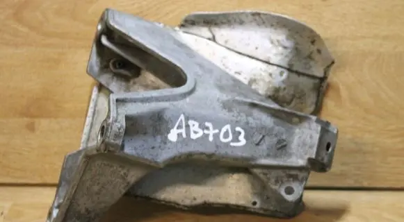 Audi A4 S4 B7 8E 8H Engine mount bracket 8D0199388
