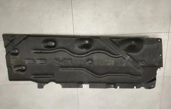 Center/middle under tray cover