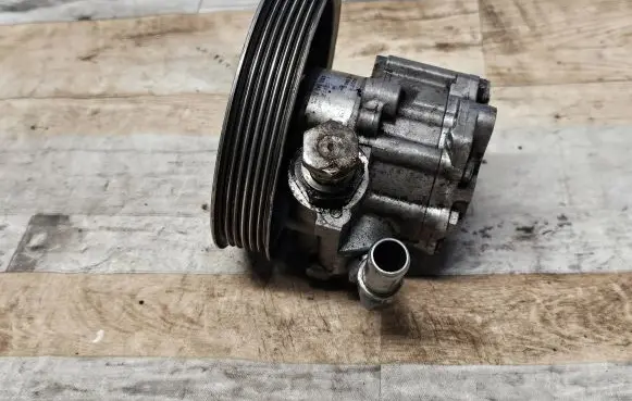 Audi A6 S6 C5 4B Power steering pump 4B0145113R