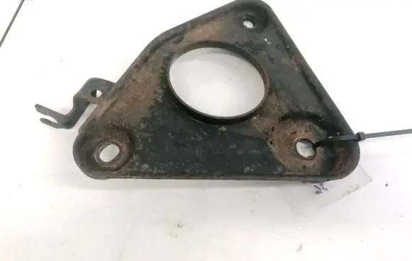 Nissan Primera Engine mounting bracket