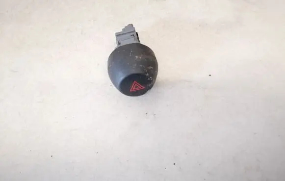 Toyota RAV 4 (XA30) Hazard light switch 15b060