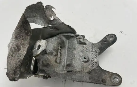 Engine mounting bracket