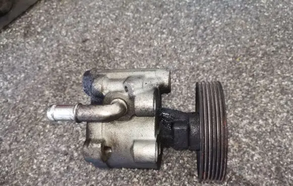 Volvo S40, V40 Power steering pump 7700872160 7700843918