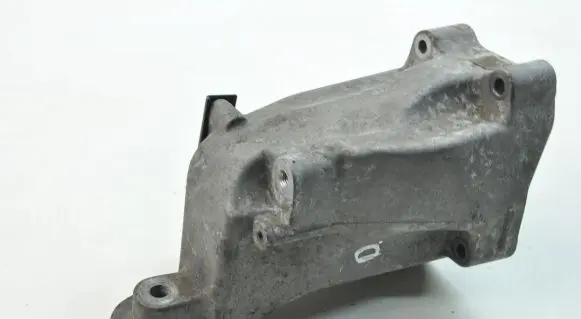 Engine mounting bracket