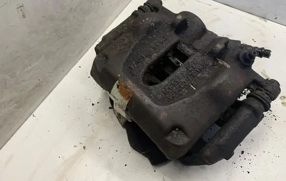 Renault Trafic II (X83) Front brake caliper 65921