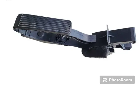 Mercedes-Benz E W211 Accelerator throttle pedal A2113000404