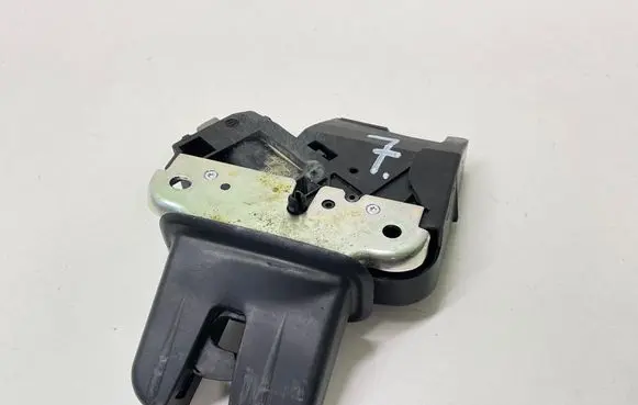 Audi A8 S8 D3 4E Tailgate/trunk/boot lock/catch/latch 4F5827505D