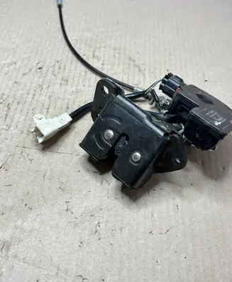 Toyota Corolla Verso E121 Tailgate lock latch 6935013300