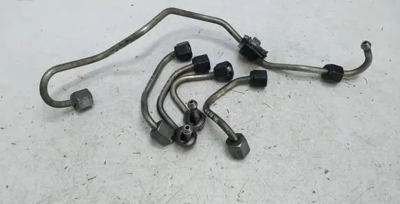 Fuel injector supply line/pipe