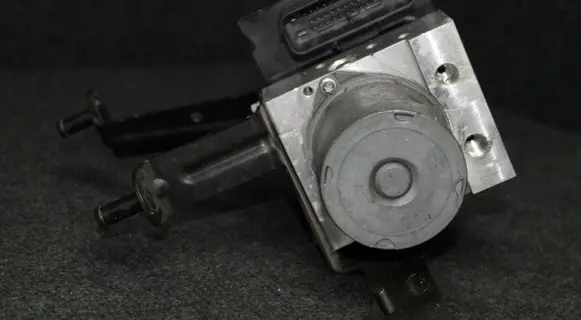 BMW 5 E60 E61 ABS Pump 6775730