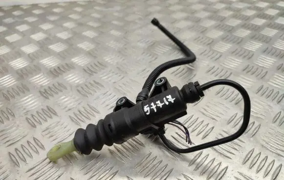 Mini One - Cooper Coupe R56 Clutch master cylinder 6774078